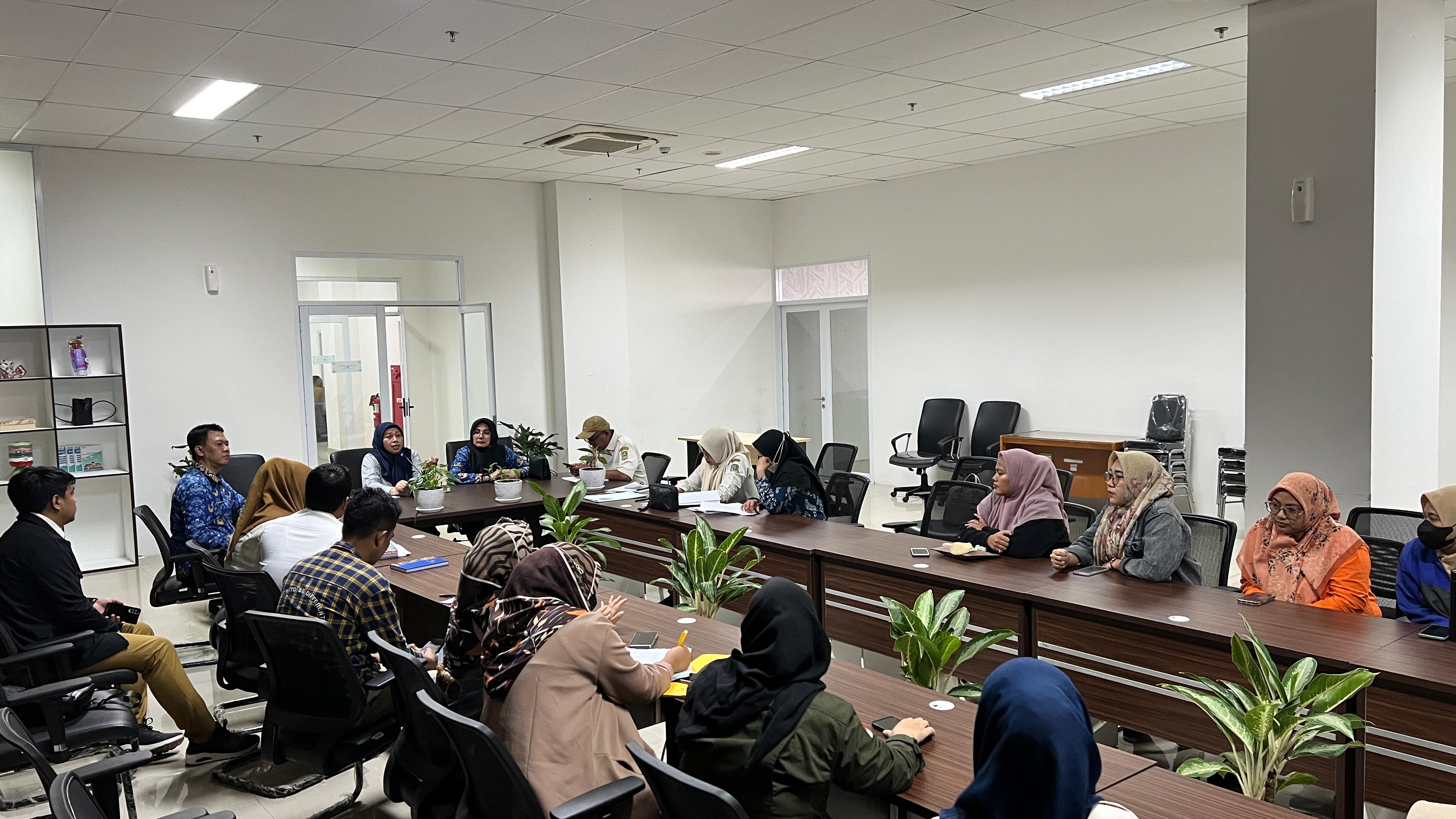 Plh. Kepala DLH Kota Bekasi Terima Visitasi Tim Monev PPID Utama